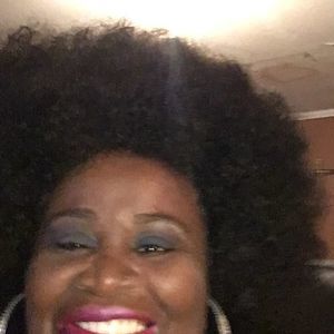 Meet your Posher, Gloria